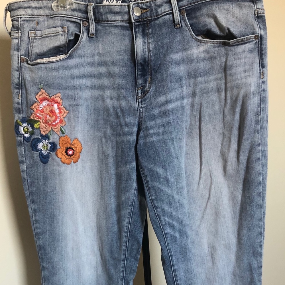 Floral embroidered Jeans